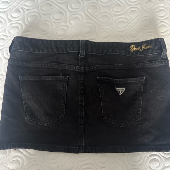 Cute black Guess skirt - Picture 3 of 4